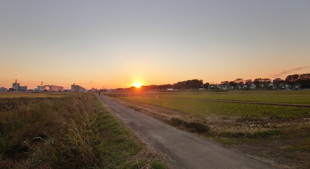 水谷小学校付近の田園地帯