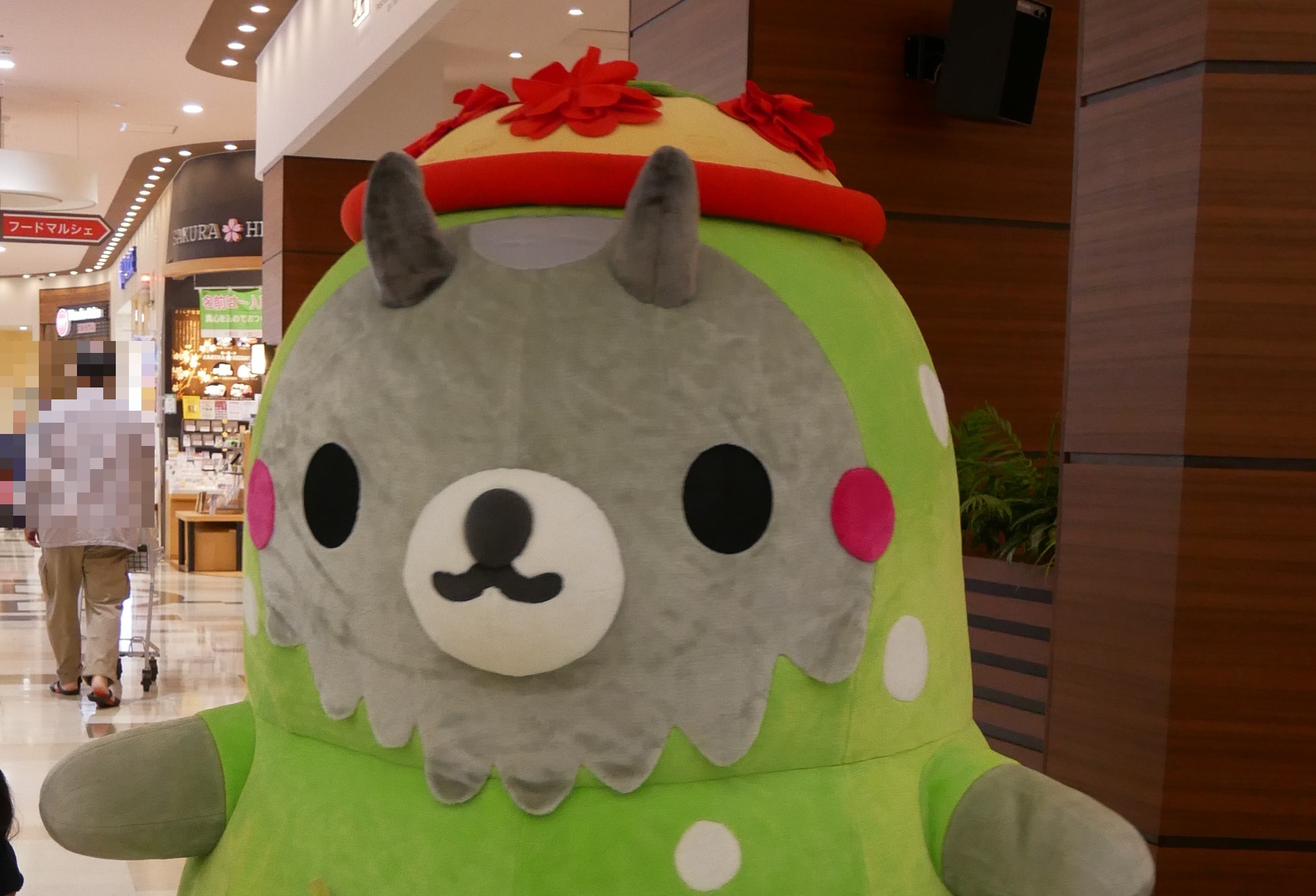 激レア！ラフランスちゃん　山形　ご当地　カスタネット　根付　レトロ らふらん」と山形県産ラ・フランス｜ゆるキャラ