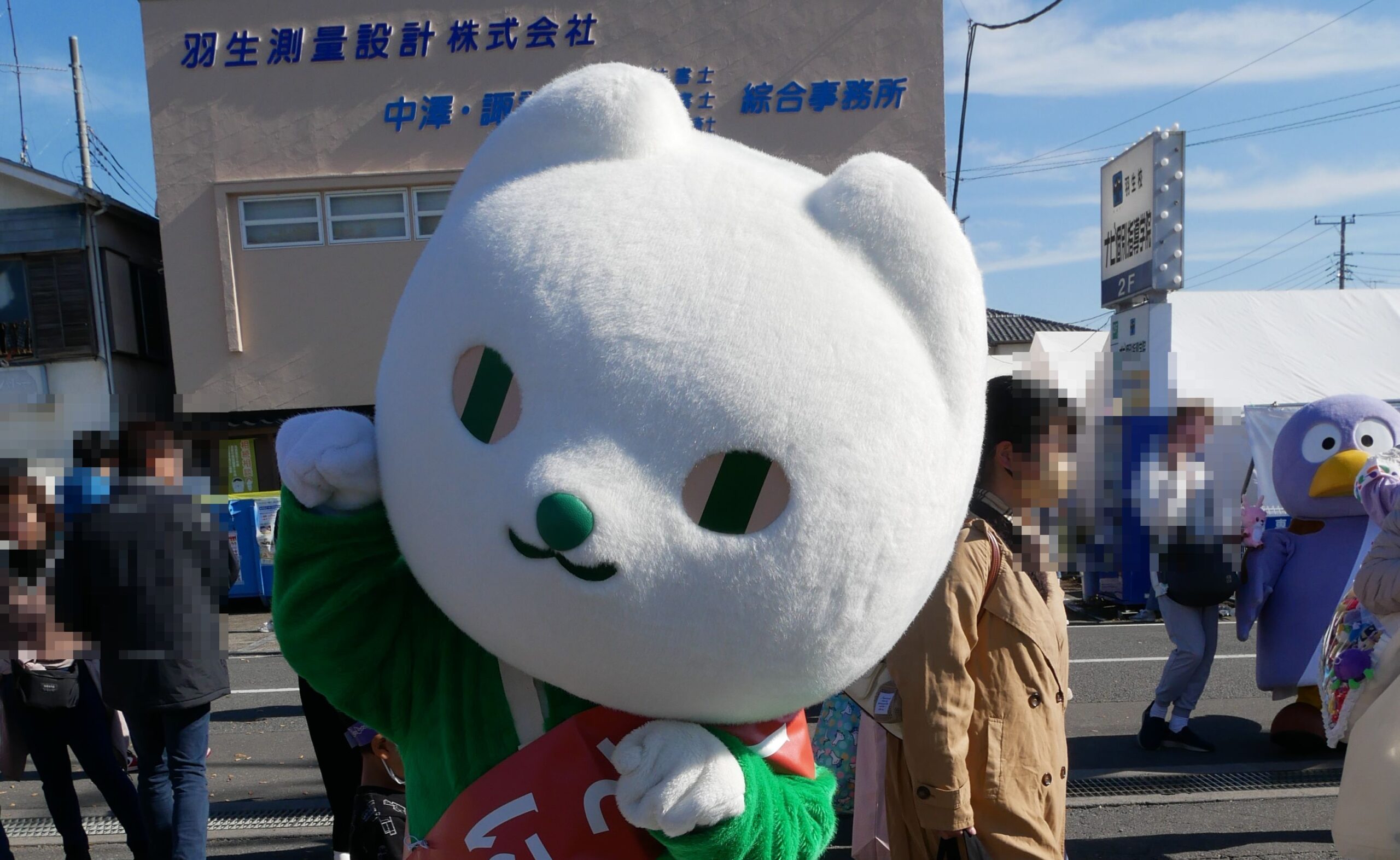 りそなグループの「りそにゃ」写真集｜ゆるキャラ