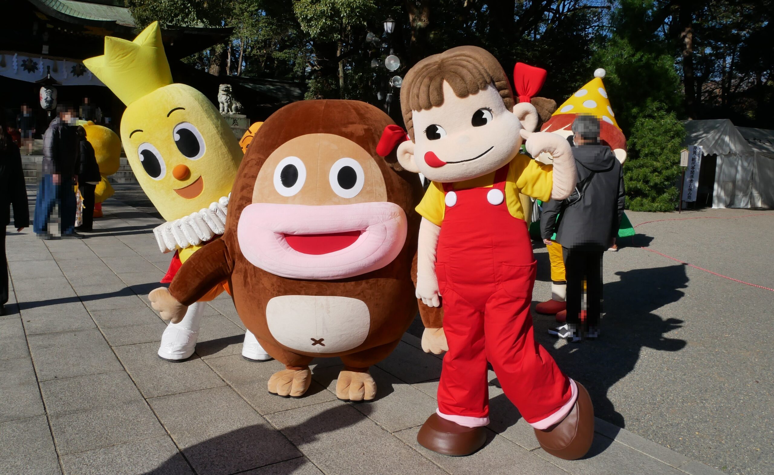 不二家の「ペコちゃん・ポコちゃん」写真集｜ゆるキャラ