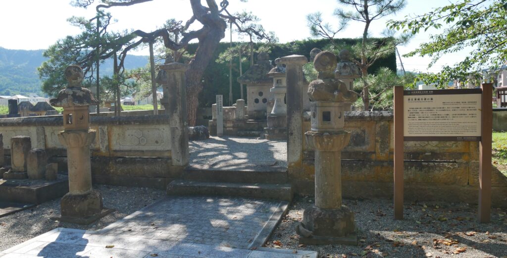 直江兼続・妻お船の方墓所